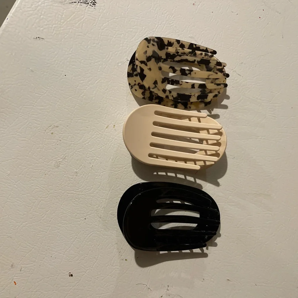 Hair Clips (cream, tortoise, and black).